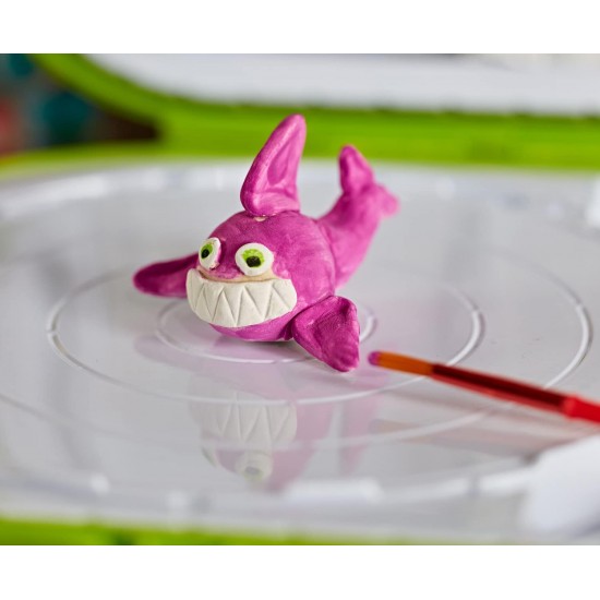 CLAY SCULPTING STATION