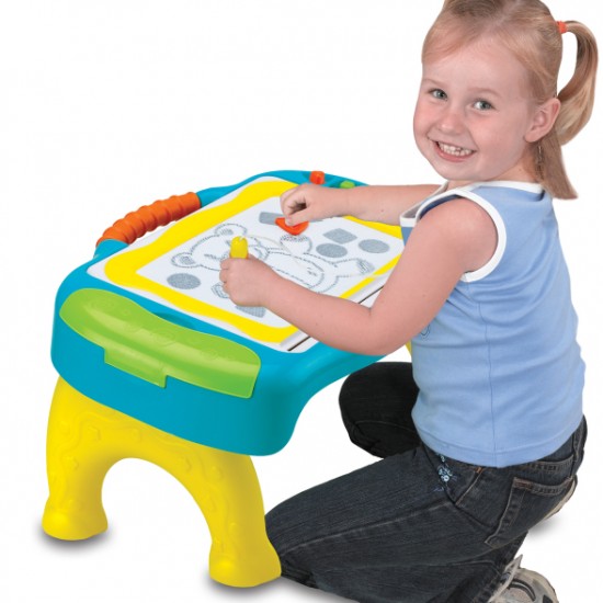 SIT 'N DRAW TRAVEL TABLE